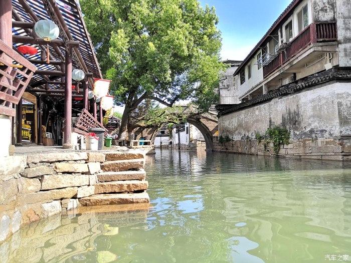 轮台:服务窗口“走流程“”架起联系群众 “连心桥”
